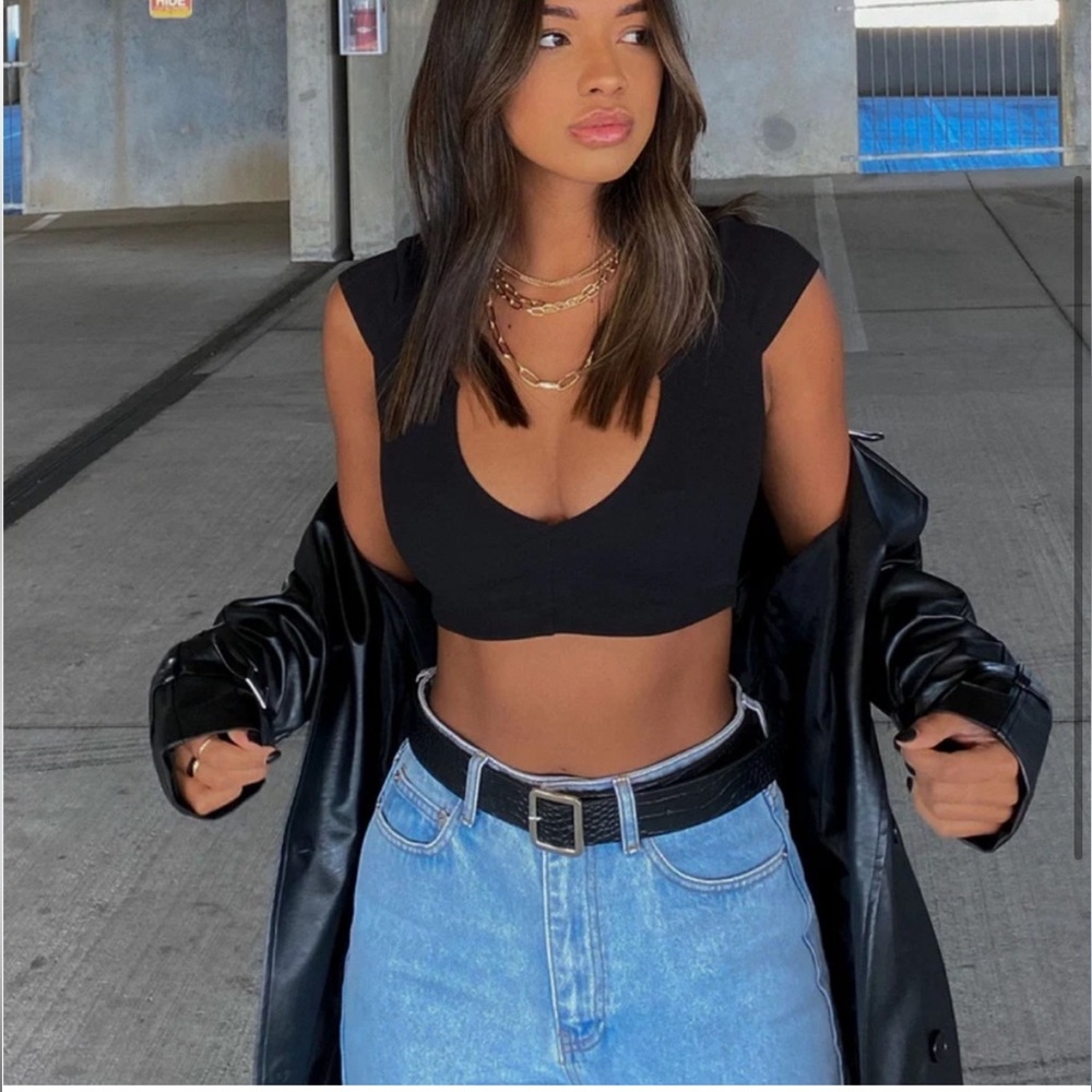 Princess Polly Motel Black Cap Sleeve Crop Top
